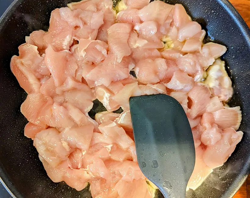 Thaisuppe med kokosmælk og kylling (keto-venlig) — fremgangsmåde, trin 1