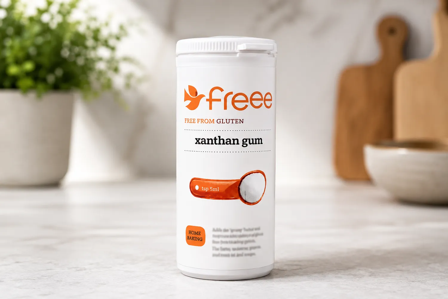 Beholder med Freee xanthan gum på et lyst køkkenbord