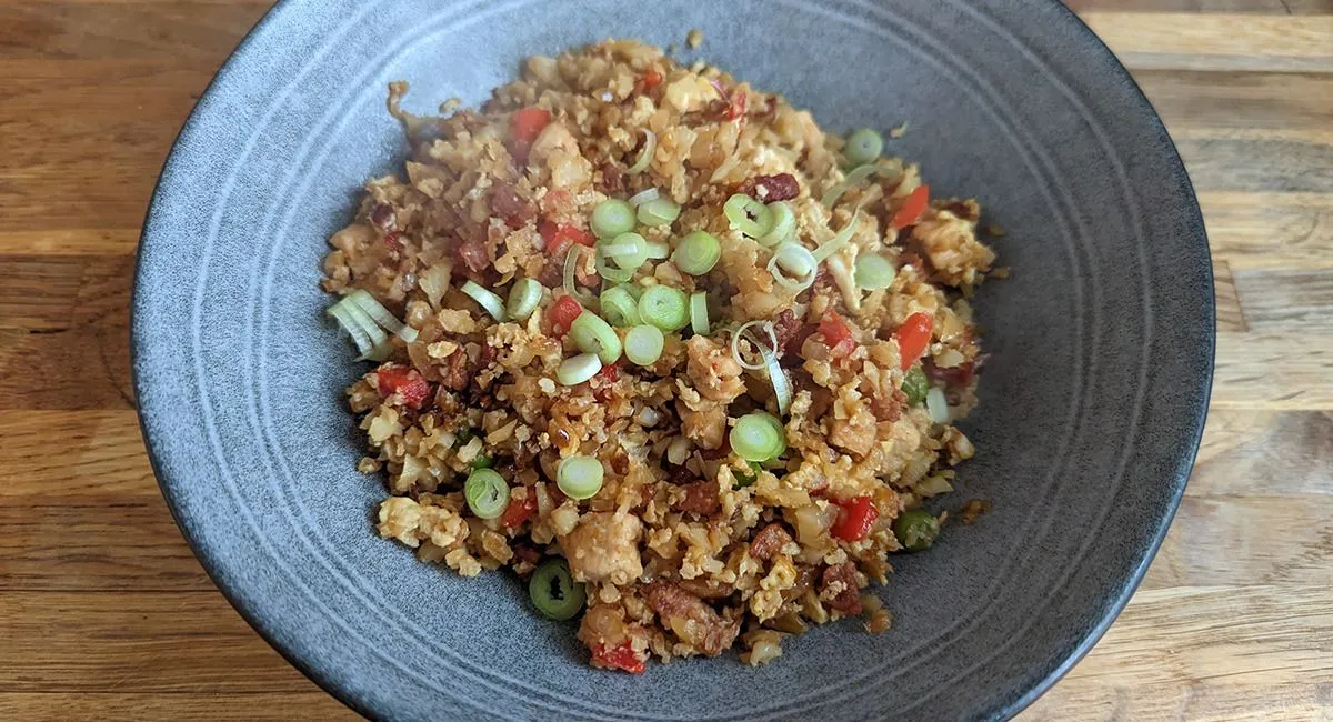 Fried rice med keto-venlige blomkålsris — fremgangsmåde, trin 6