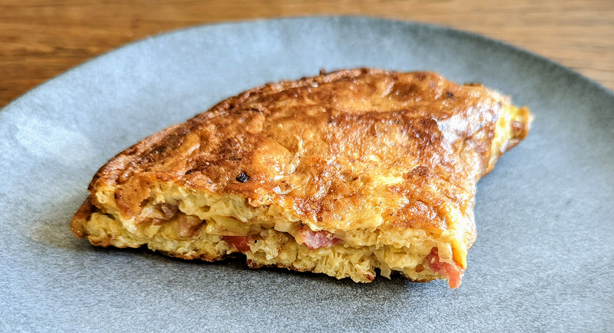 Hurtig keto omelet med bacon og porre